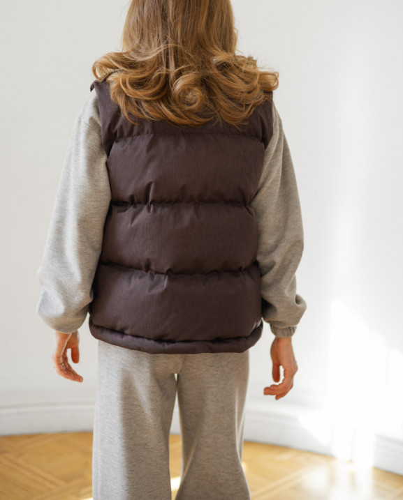 125 Жилет пуховий з вишивкою